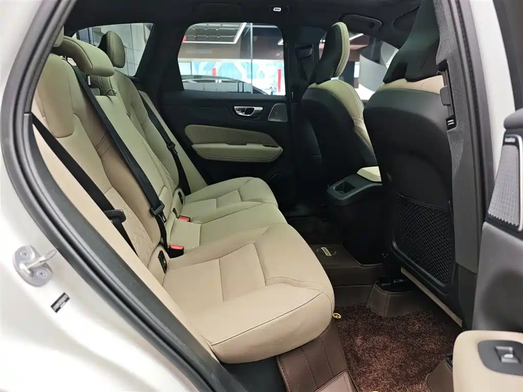 Volvo XC60 2025 B5 four-wheel drive Zhiyi Luxury Edition купить на сайте DeffCars