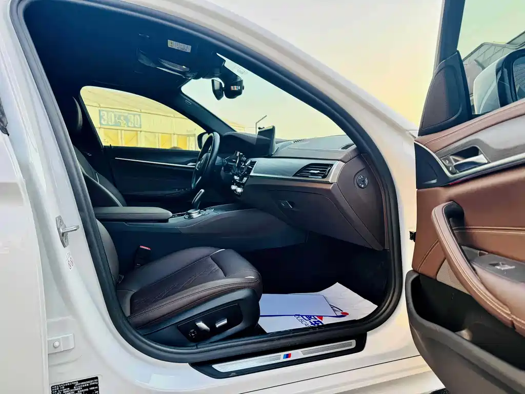 BMW 5 Series New Energy 2022 Model 535Le M Sports Package купить на сайте DeffCars