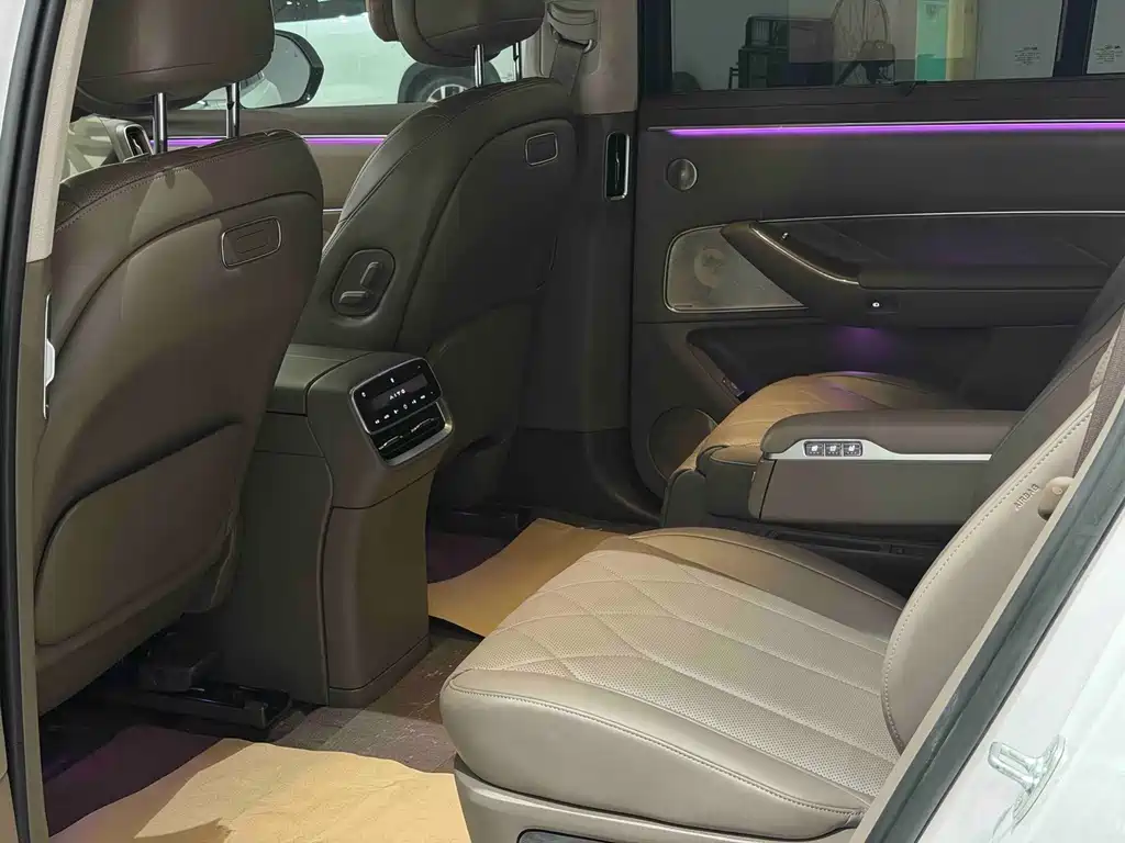 Wenjie M8 2025 pure electric Max+ six-seat four-wheel drive version 896-line lidar) купить на сайте DeffCars