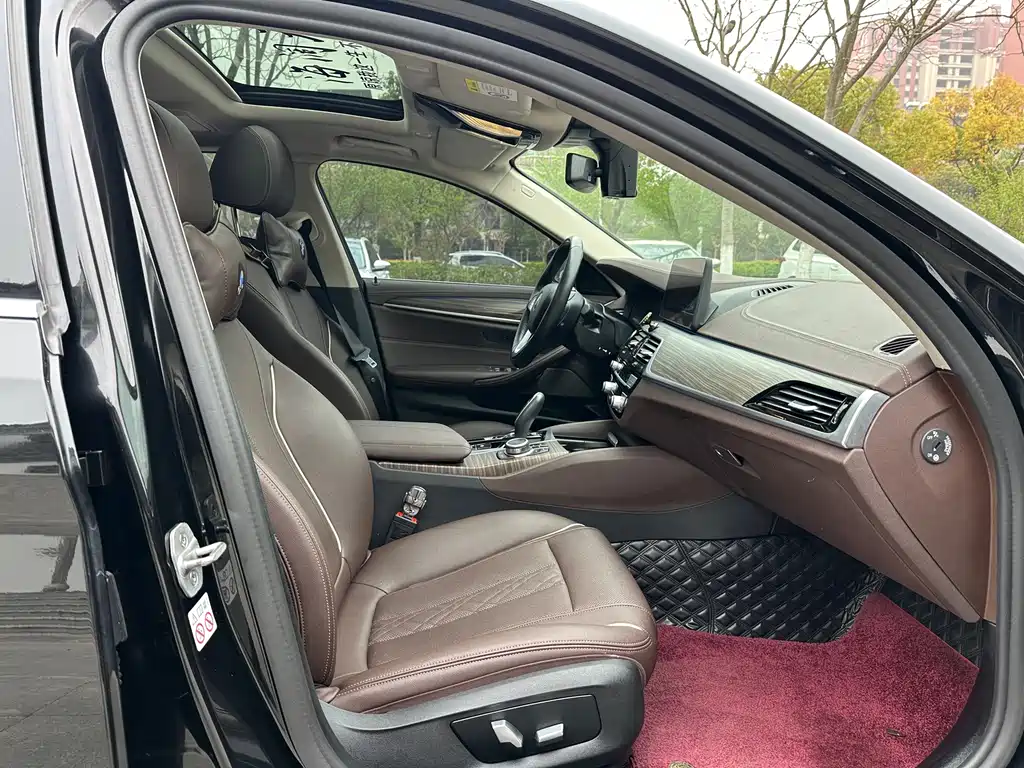BMW 5 Series New Energy 2022 Model 535Le Luxury Package купить на сайте DeffCars