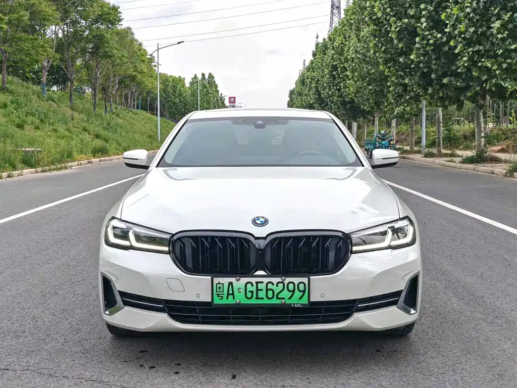 BMW 5 Series New Energy 2022 535Le Luxury Package купить на сайте DeffCars