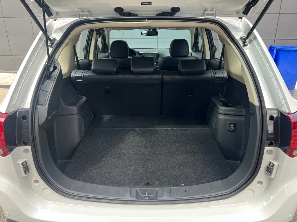 Outlander 2020 2.4L 4WD Exclusive Edition 5-seater купить на сайте DeffCars