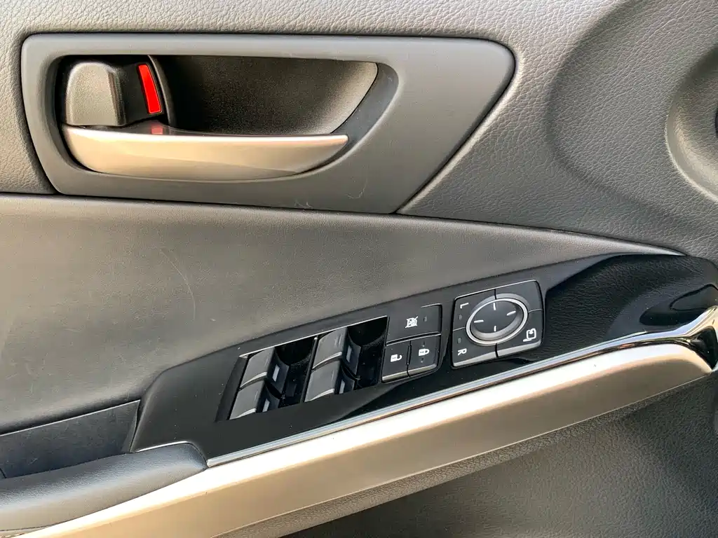 Lexus IS 2017 300 Advanced Edition купить на сайте DeffCars