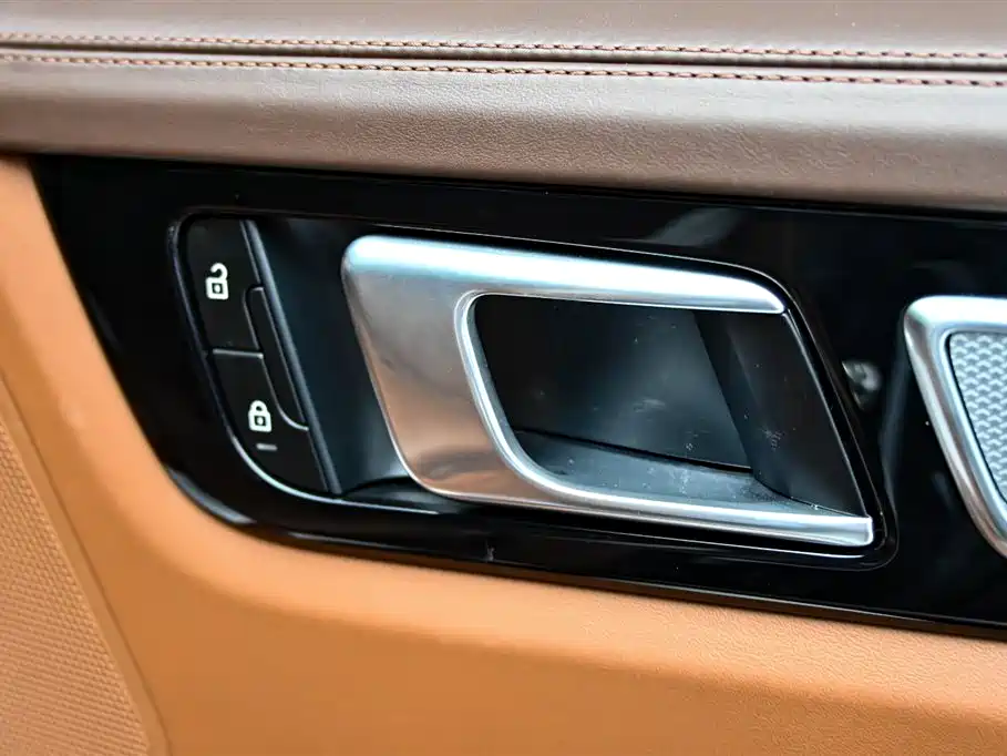 Cayenne New Energy 2023 Cayenne E-Hybrid 2.0T Platinum Edition купить на сайте DeffCars