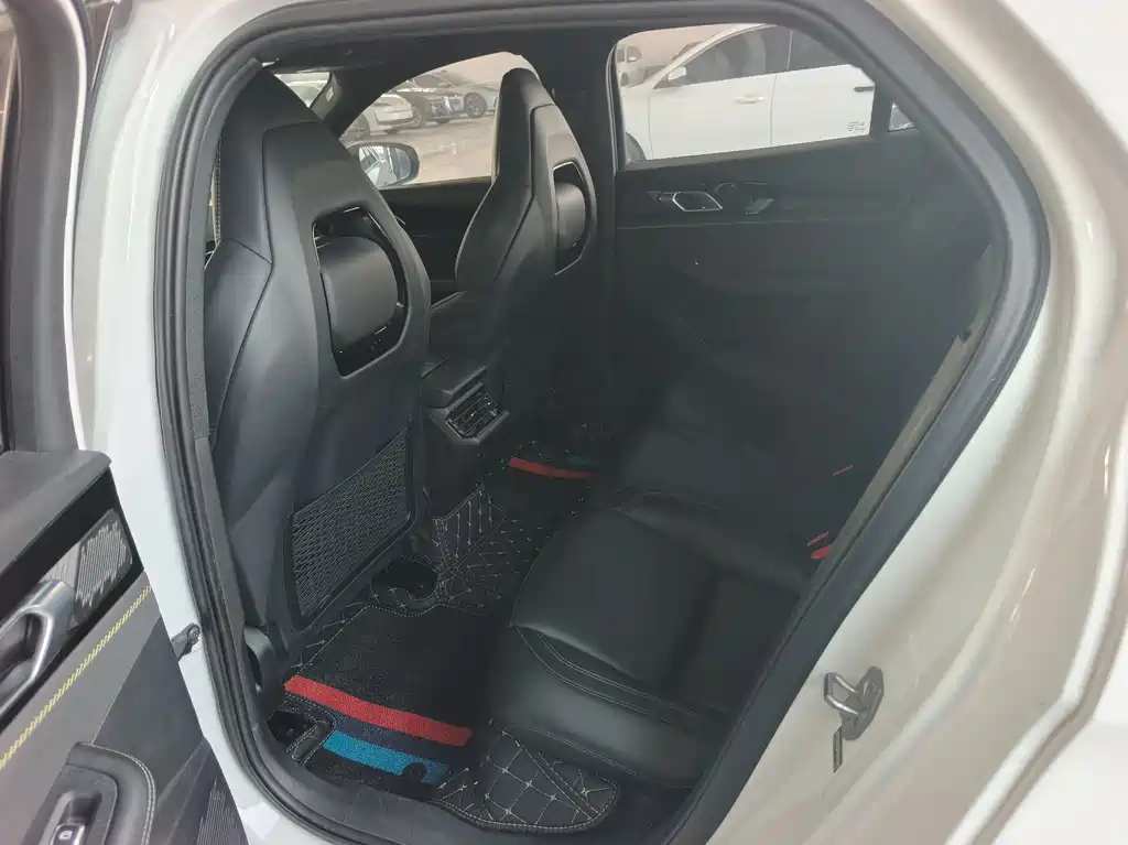 Lynk & Co 03 2023 1.5TD DCT Plus купить на сайте DeffCars