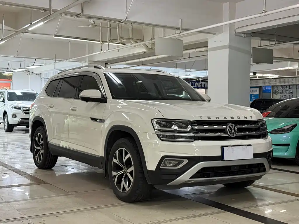 Touron 2017 330TSI two-wheel drive luxury version купить на сайте DeffCars