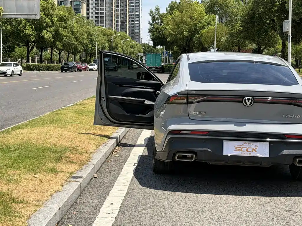 Changan UNI-V 2024 1.5T Premium купить на сайте DeffCars