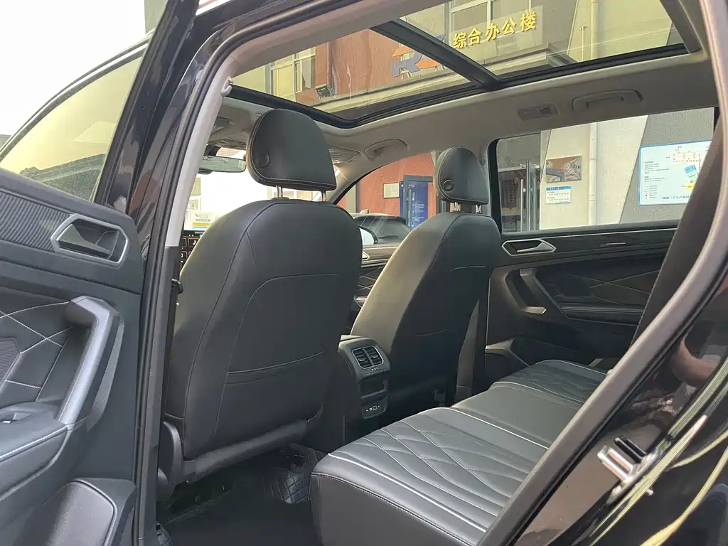 Tiguan L 2024 Outstanding Model 330TSI Automatic Two-wheel Drive R-Line Longyao Edition купить на сайте DeffCars