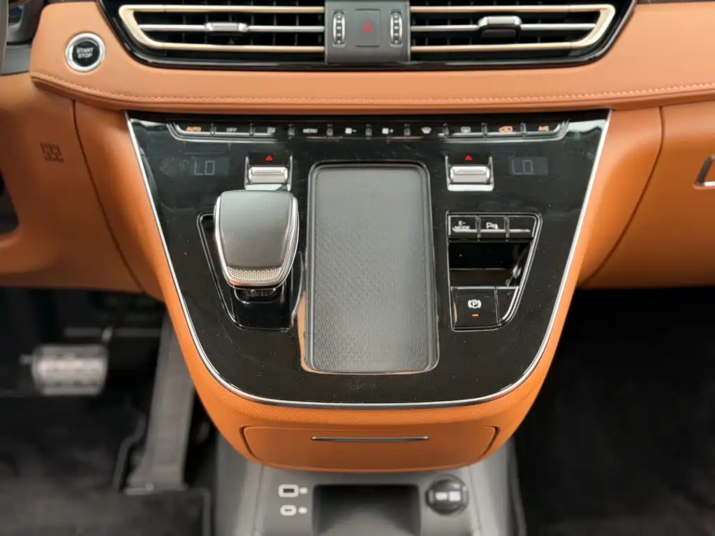 Hongqi HQ9 PHEV 2024 2.0T four-wheel drive business version купить на сайте DeffCars