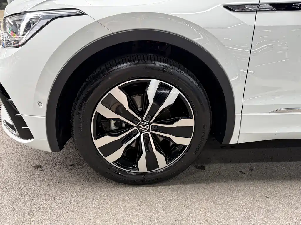 Tiguan L 2024 330TSI automatic two-wheel drive R-Line version купить на сайте DeffCars