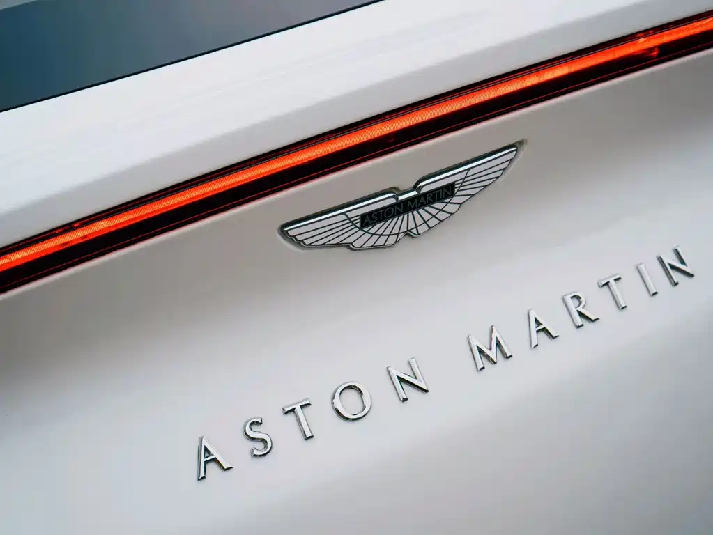 Aston Martin DBX 2022 3.0T STRAIGHT-SIX купить на сайте DeffCars