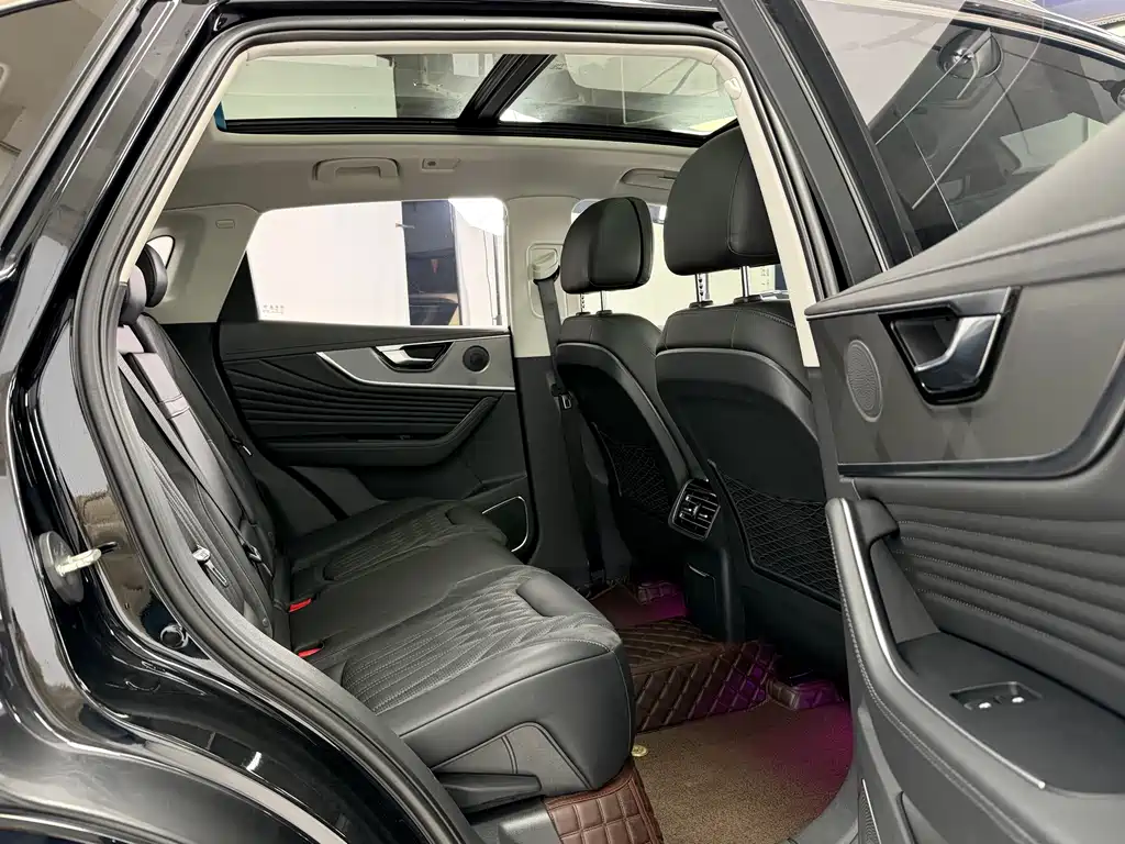 Hongqi HS5 2023 2.0T Qixiang Pro version купить на сайте DeffCars