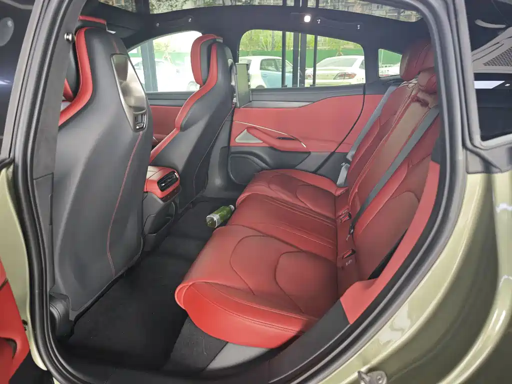 Xiaomi SU7 2024 four-wheel drive, ultra-long battery life, high-end smart driving Max version купить на сайте DeffCars