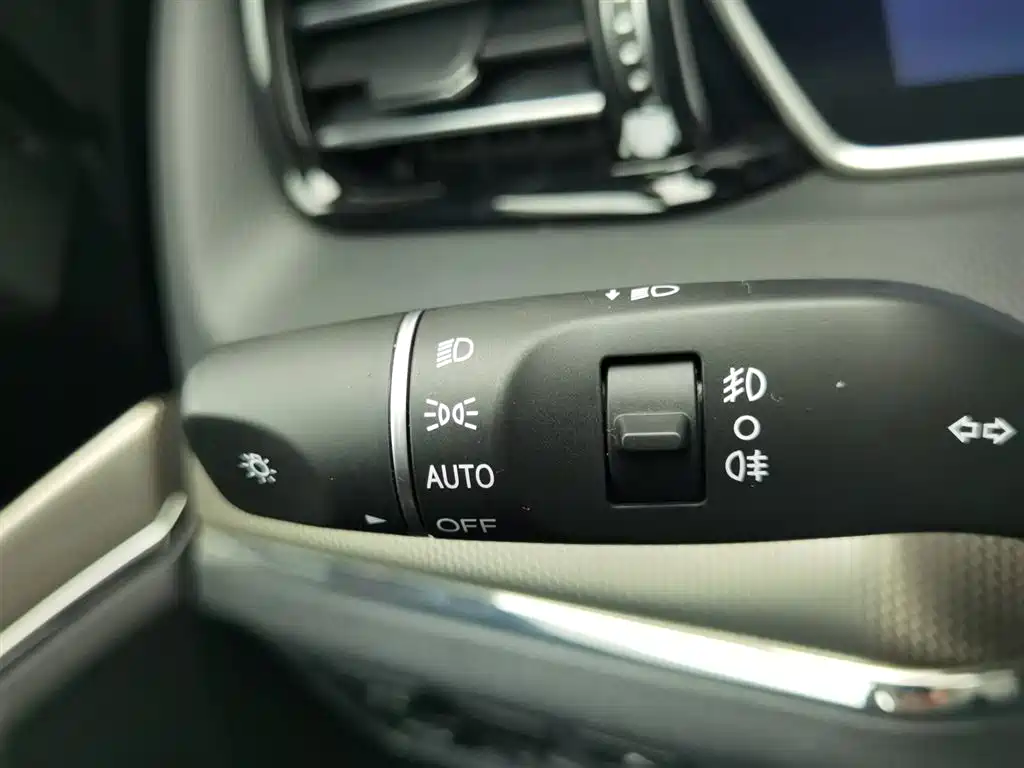 Hongqi HS5 2022 facelift 2.0T Zhilian Flagship Edition купить на сайте DeffCars