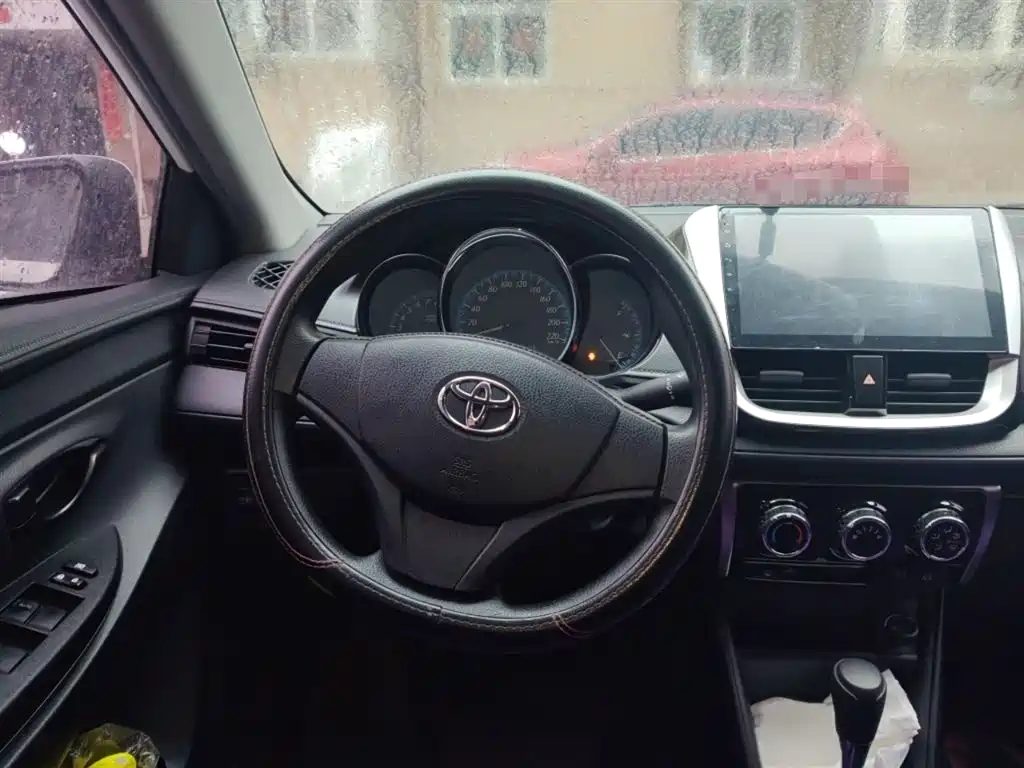 YARiS L 2017 1.5E CVT Charming Edition купить на сайте DeffCars