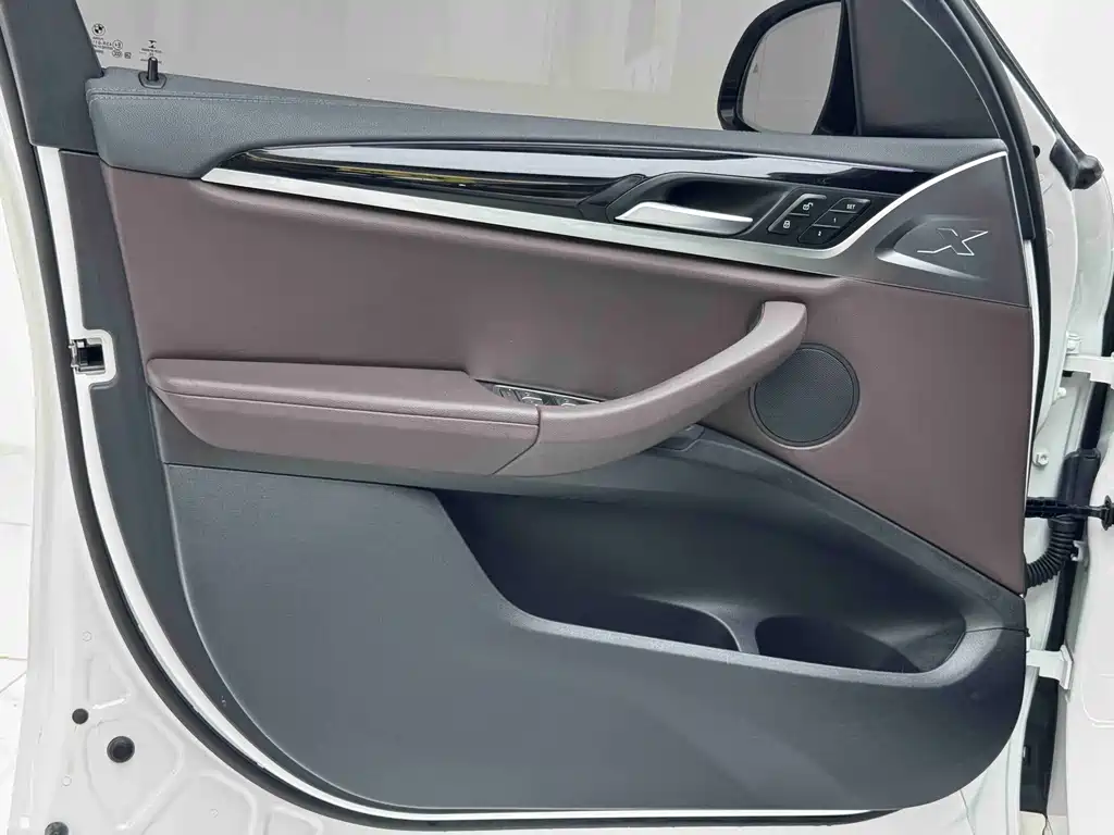 BMW iX3 2022 facelift leading model купить на сайте DeffCars
