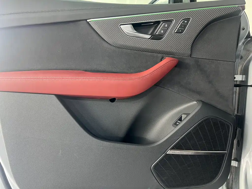 Audi SQ7 2024 4.0 TFSI купить на сайте DeffCars