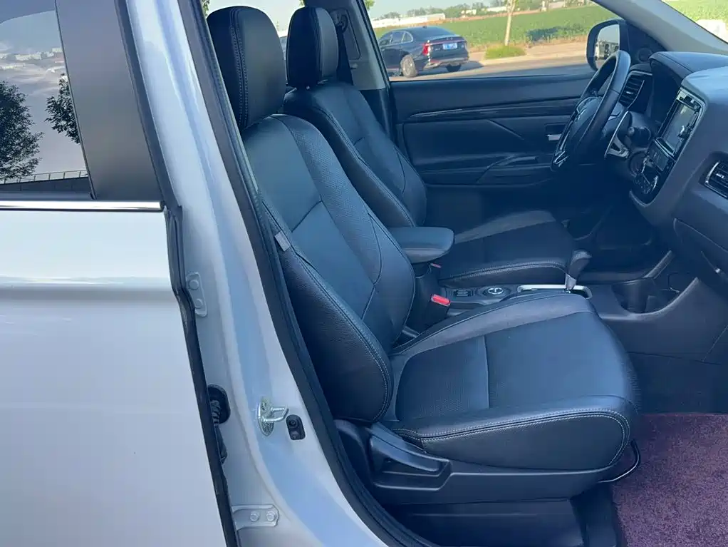 Outlander imported 2016 2.4L four-wheel drive elite version 7 seats купить на сайте DeffCars