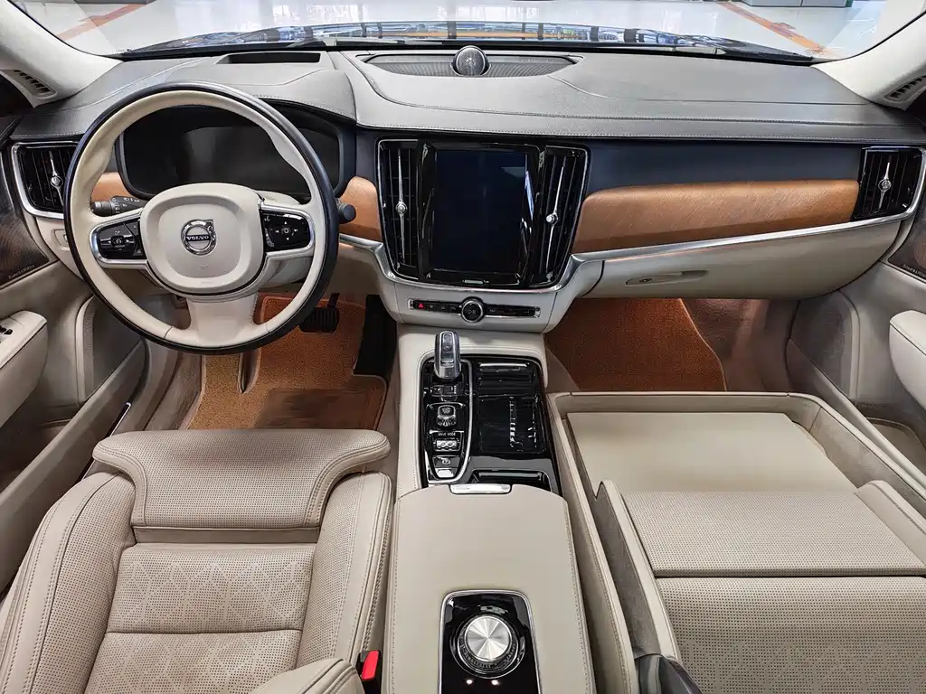 Volvo S90 Plug-in Hybrid 2019 T8 E-Drive Hybrid Honor Edition 3 Seats National VI купить на сайте DeffCars