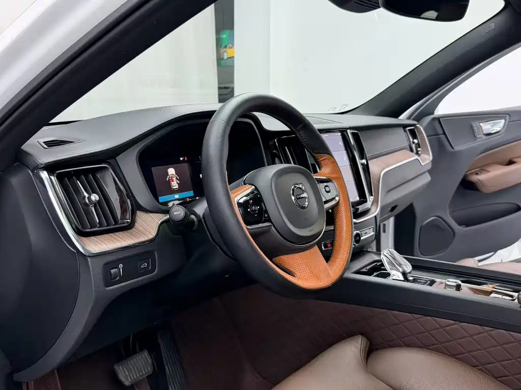 Volvo XC60 2022 B5 four-wheel drive Zhiyuan Deluxe Edition купить на сайте DeffCars