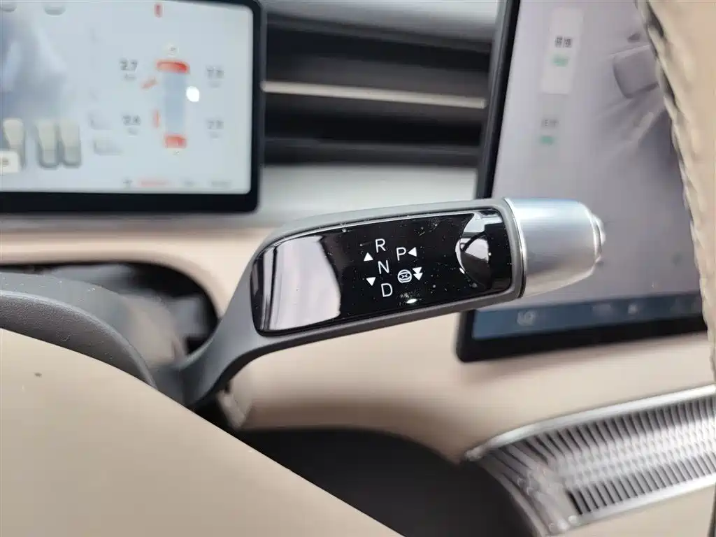 Xpeng X9 2025 pure electric 740 long battery life Max купить на сайте DeffCars