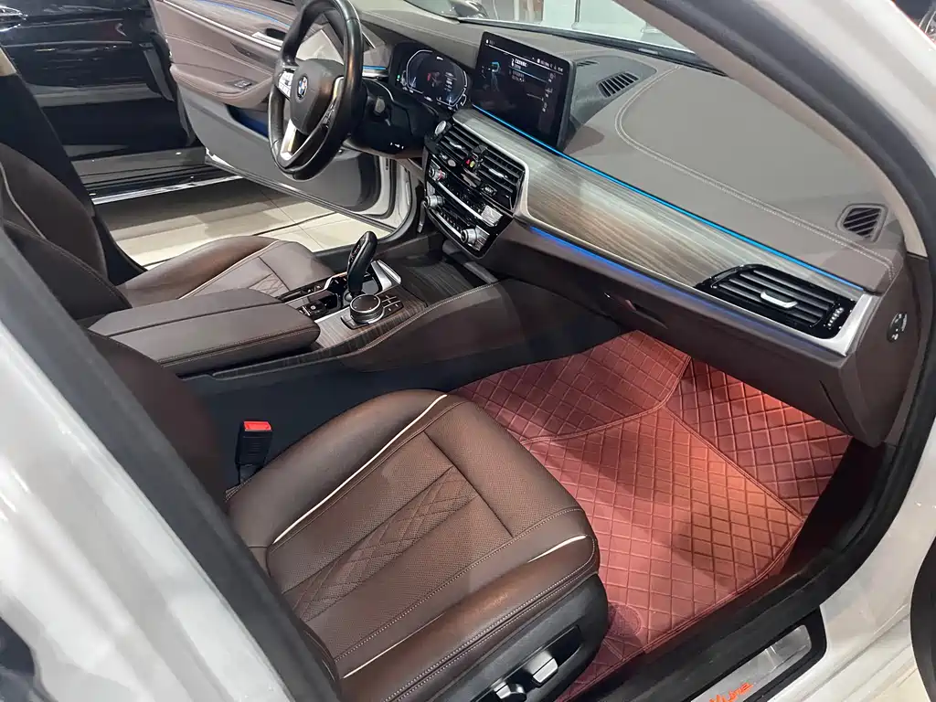 BMW 5 Series New Energy 2021 535Le Luxury Package купить на сайте DeffCars