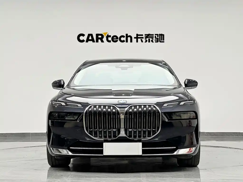 BMW 7 Series 2023 735Li Luxury Package купить на сайте DeffCars