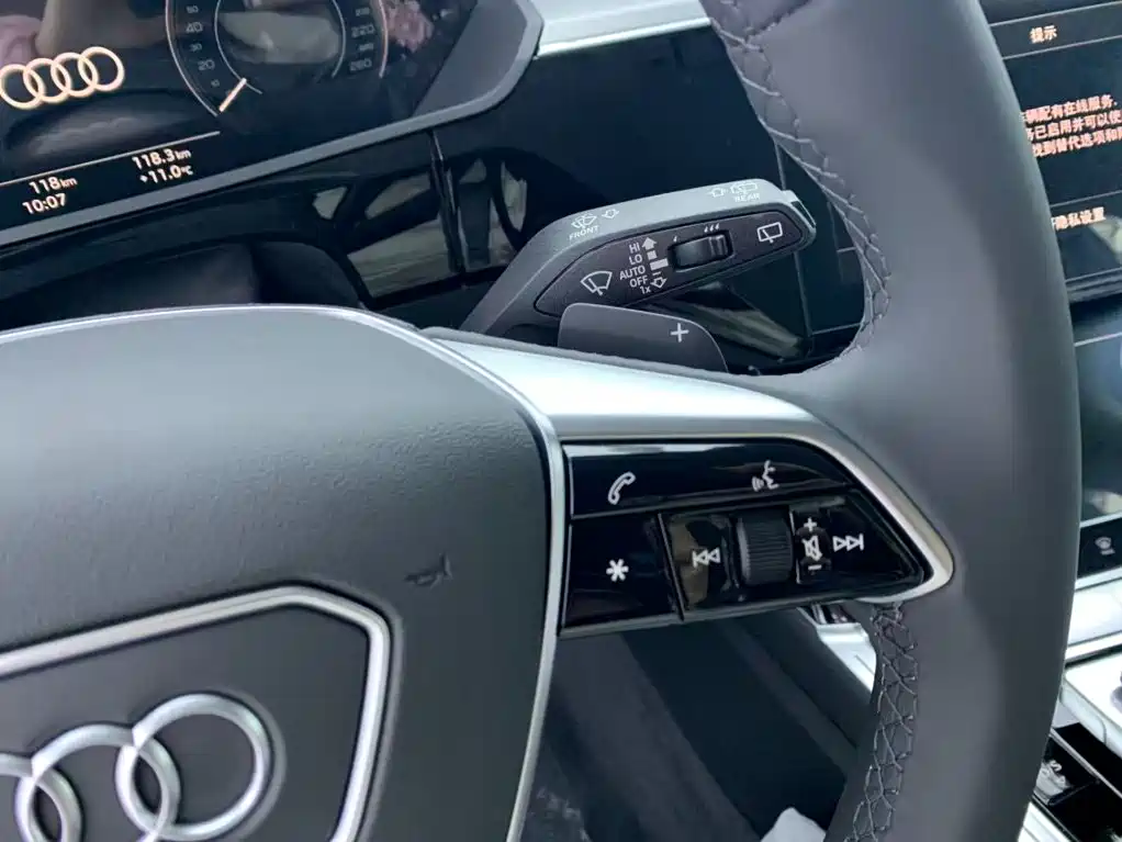 Audi e-tron 2021 50 quattro luxury model купить на сайте DeffCars