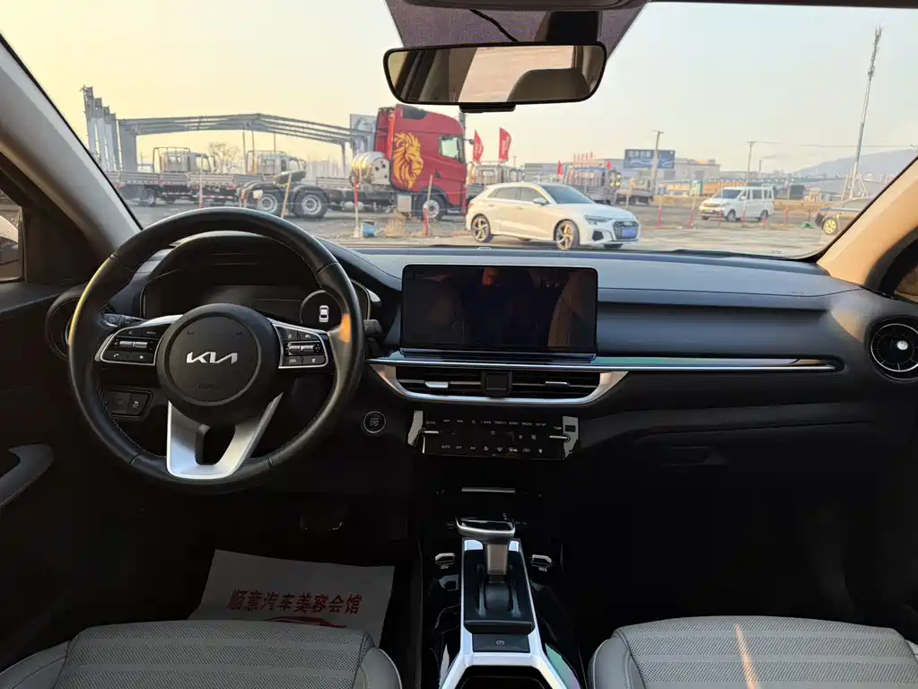 Kia K3 2023 1.5L CVT Premium Edition купить на сайте DeffCars