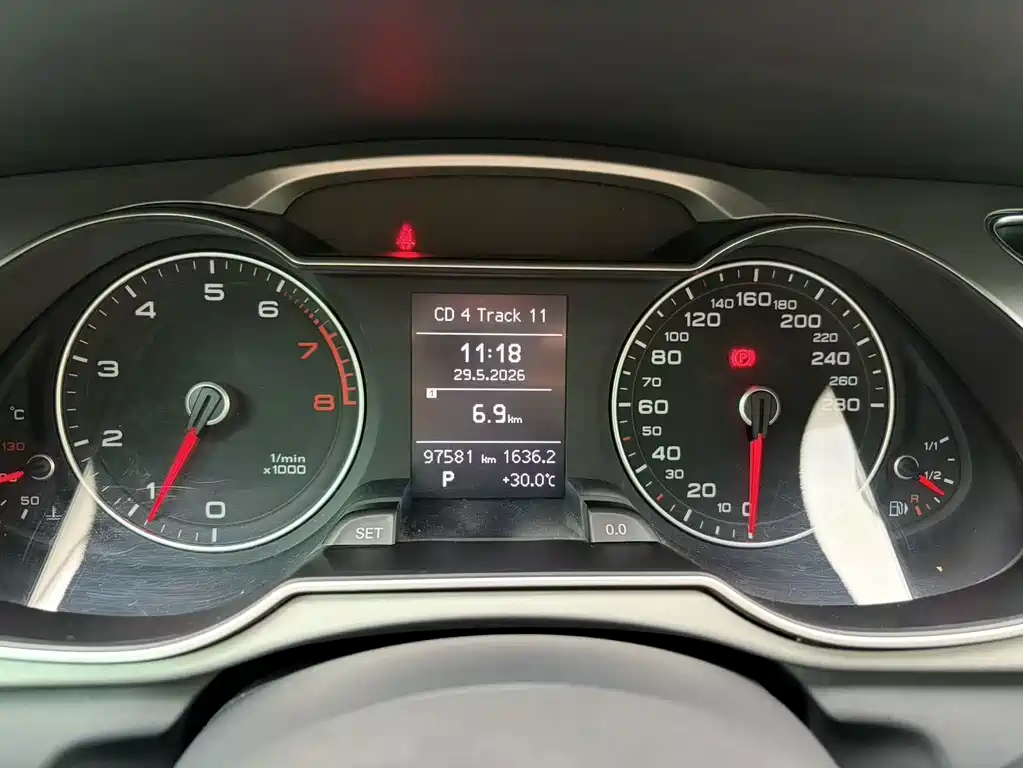 Audi A4L 2015 35 TFSI automatic standard купить на сайте DeffCars