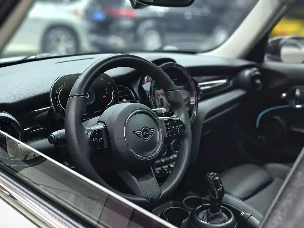 MINI 2023 facelift 1.5T COOPER Artist five-door version купить на сайте DeffCars
