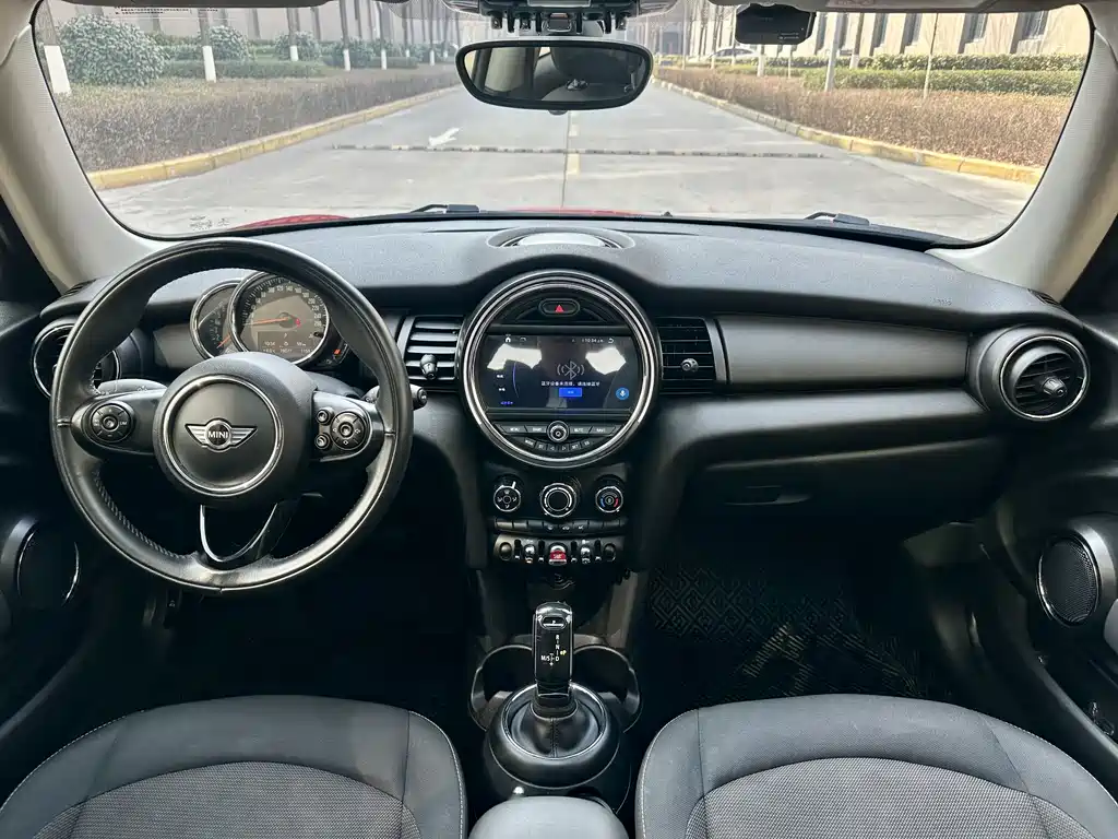 MINI 2018 1.5T ONE PLUS купить на сайте DeffCars