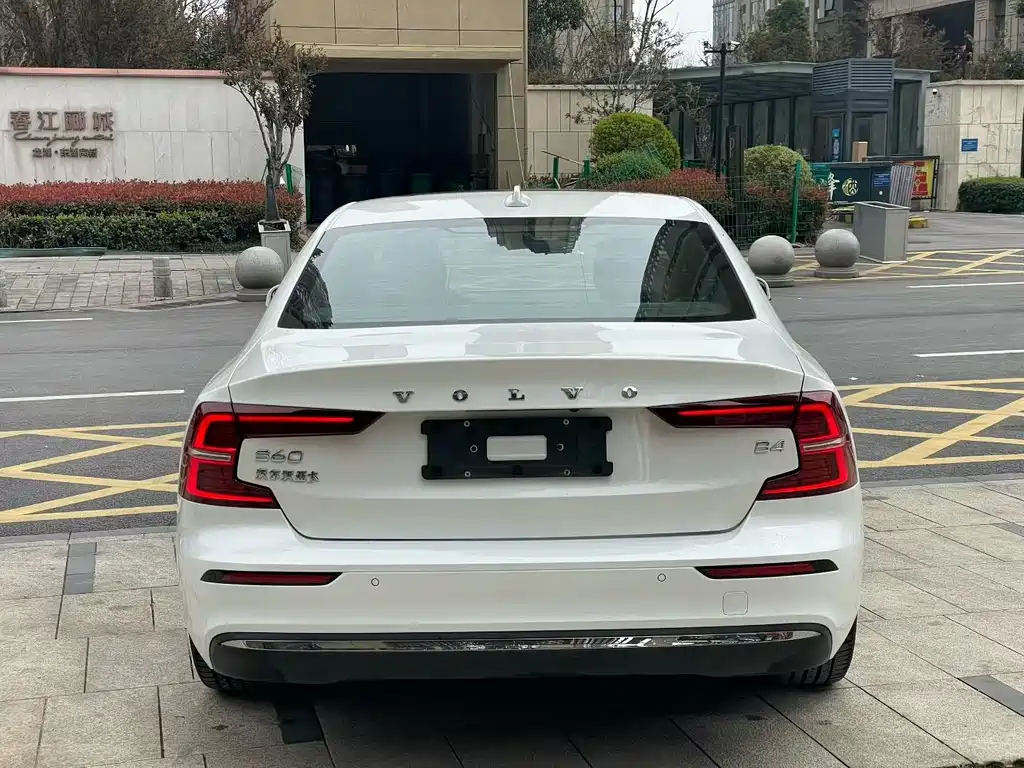 Volvo S60 2024 B4 Zhiyi Luxury Edition купить на сайте DeffCars