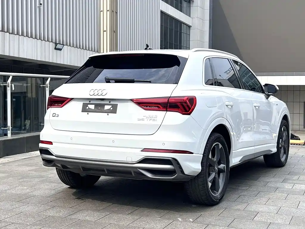 Audi Q3 2021 35 TFSI Fashionable and Dynamic купить на сайте DeffCars