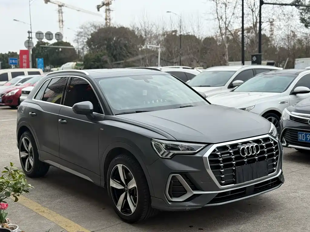 Audi Q3 2019 40 TFSI quattro fashionable and dynamic купить на сайте DeffCars