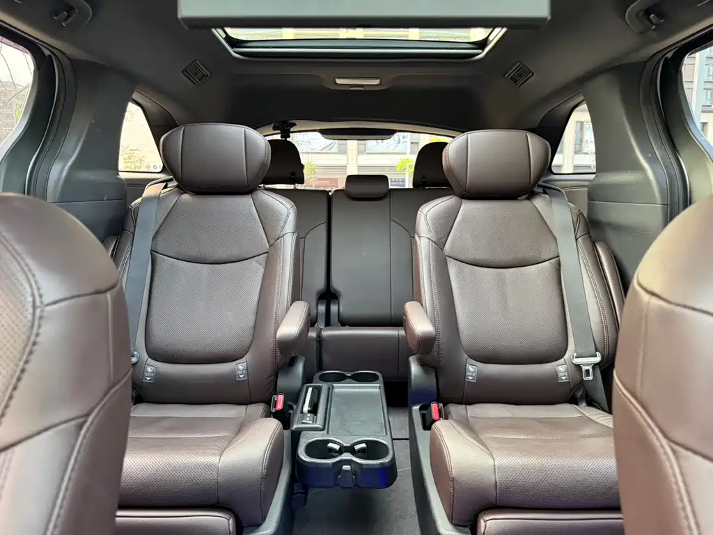 SIENNA 2023 2.5L Hybrid Platinum Edition купить на сайте DeffCars