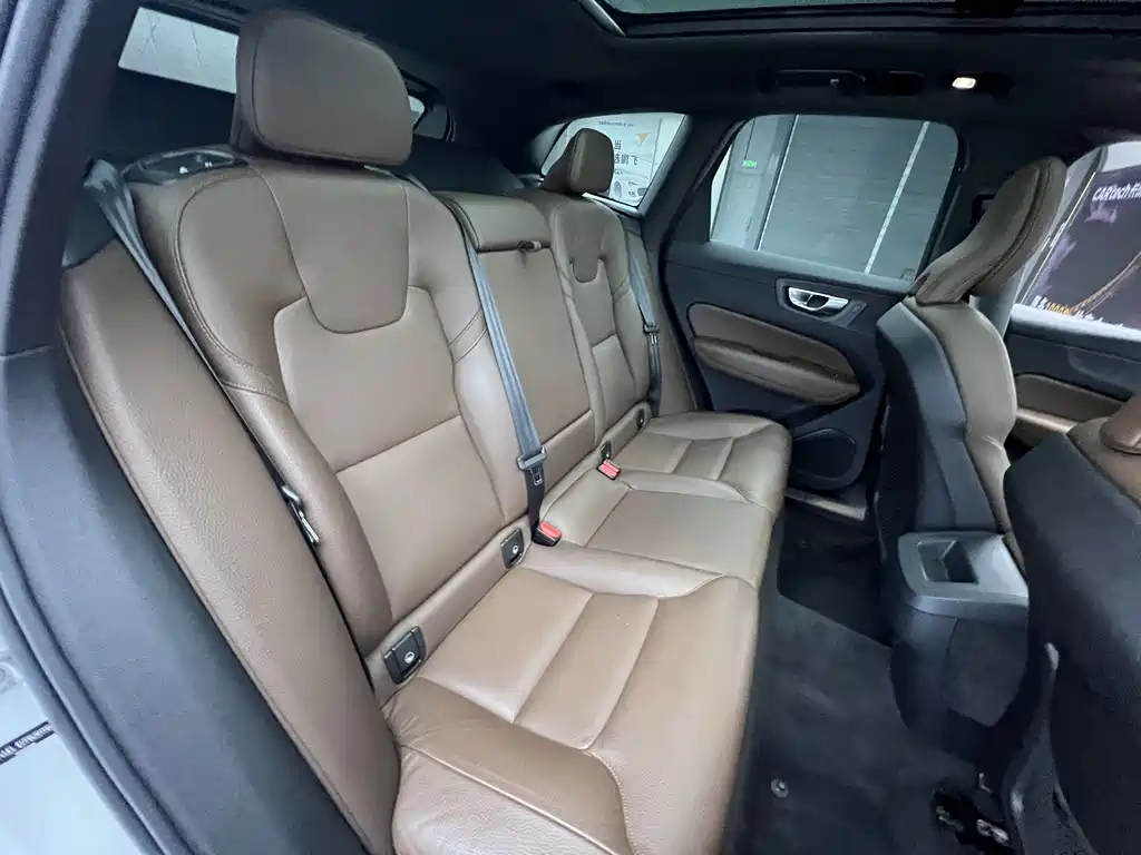 Volvo XC60 2023 B5 four-wheel drive Zhiyi Luxury Edition купить на сайте DeffCars