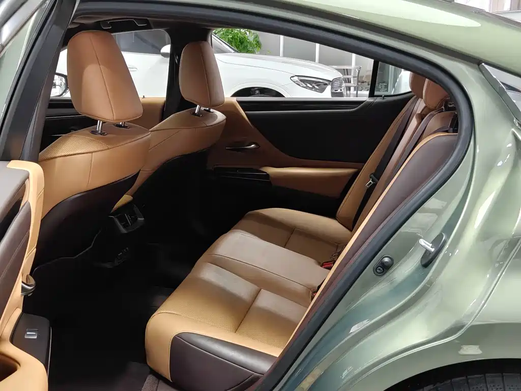 Lexus ES 2020 200 Excellence Edition купить на сайте DeffCars