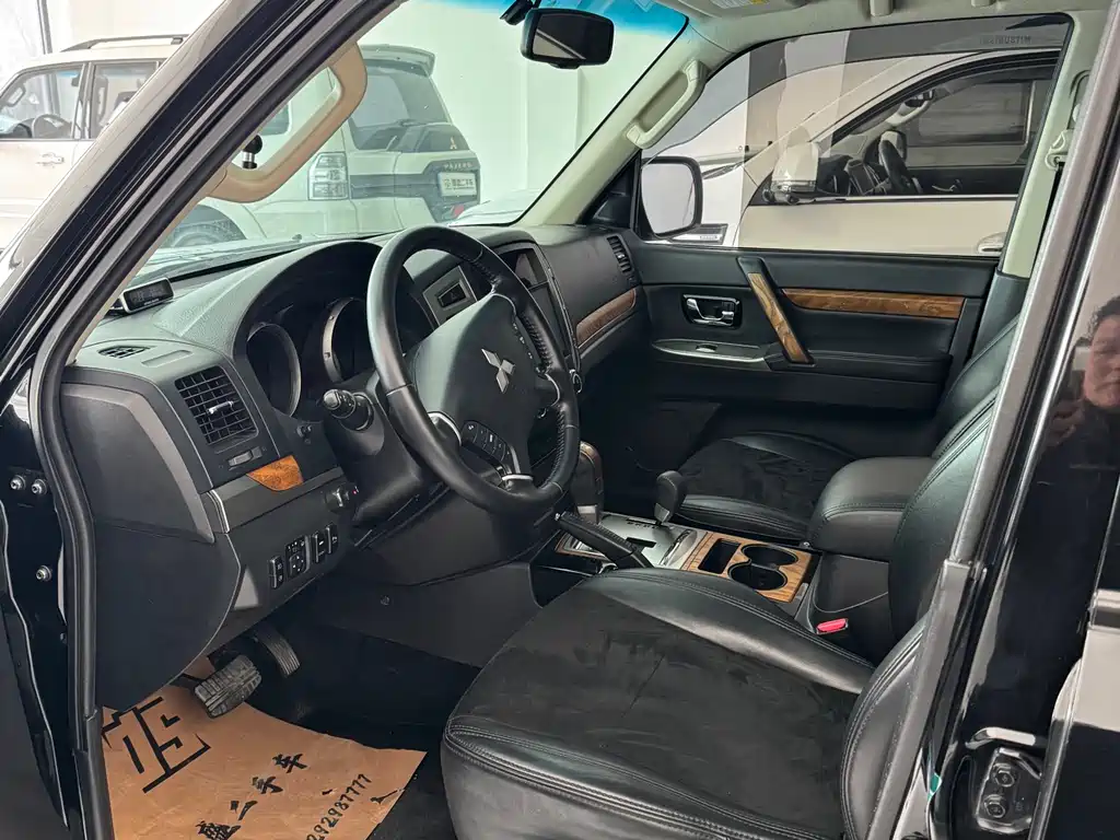 Pajero imported 2019 3.0L automatic standard version купить на сайте DeffCars