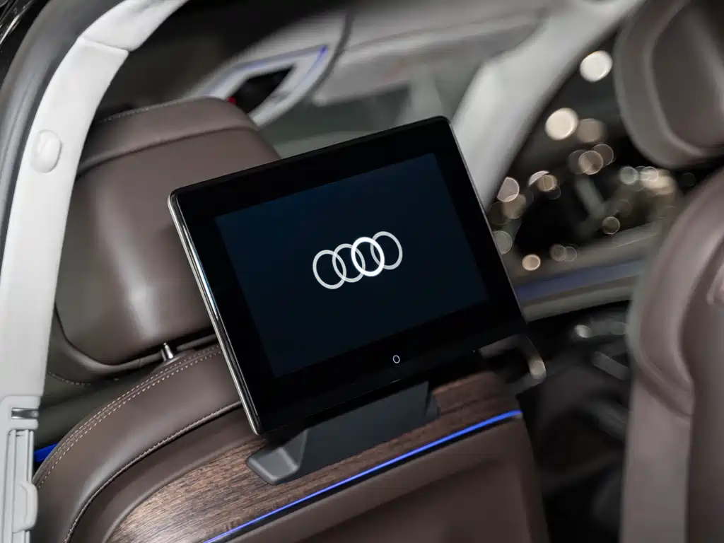 Audi A8 2024 A8L 55 TFSI quattro flagship model купить на сайте DeffCars