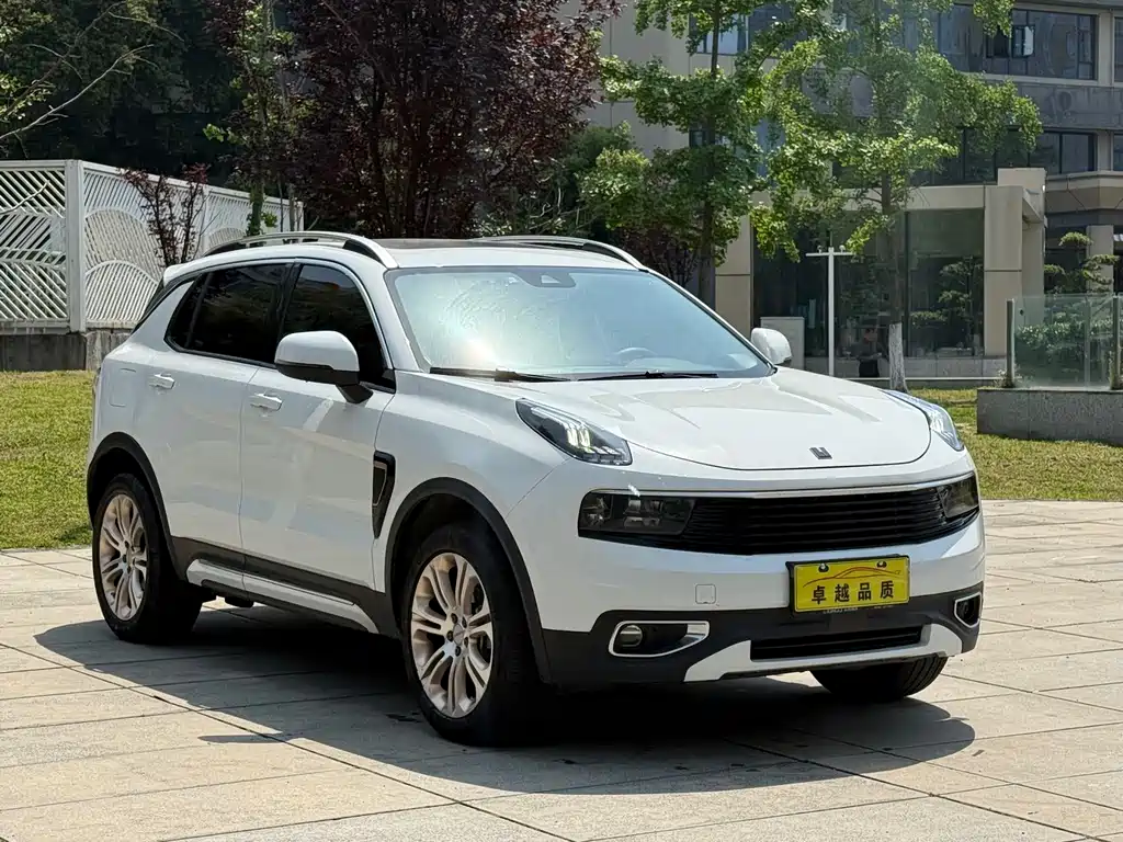 Lynk & Co 01 2017 2.0T two-wheel drive Pro version купить на сайте DeffCars