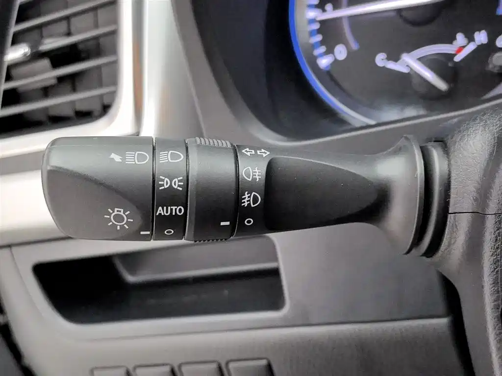 Highlander 2018 2.0T four-wheel drive knight version, 7 seats, National VI купить на сайте DeffCars