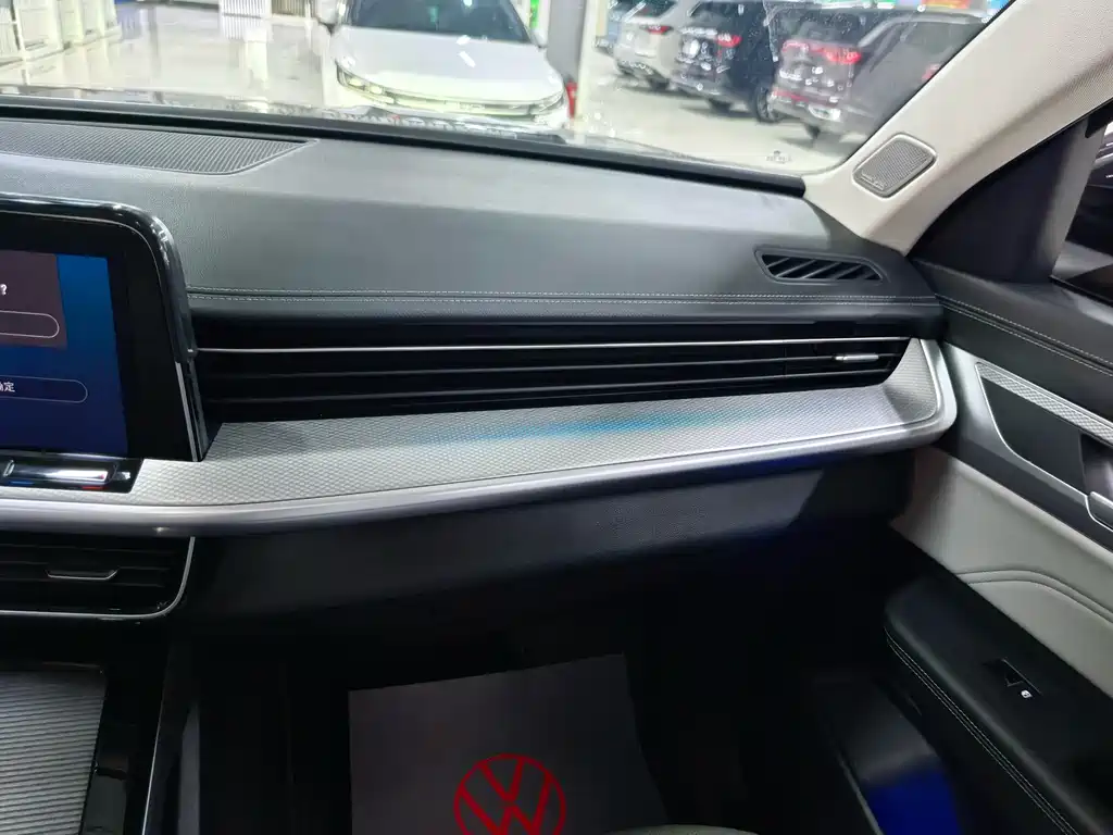 Lan Xun 2023 380TSI four-wheel drive R-Line first edition купить на сайте DeffCars