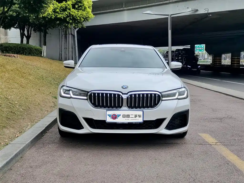 BMW 5 Series 2022 530Li Leading M Sports Package купить на сайте DeffCars