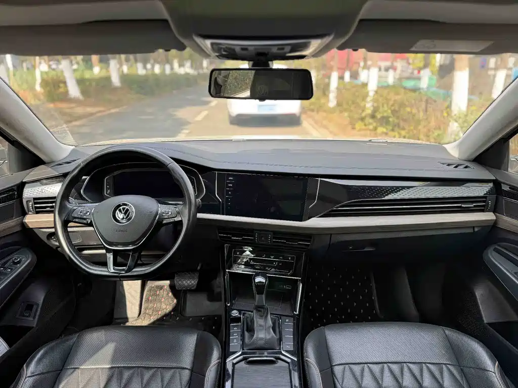 Passat 2019 330TSI Deluxe Edition National VI купить на сайте DeffCars