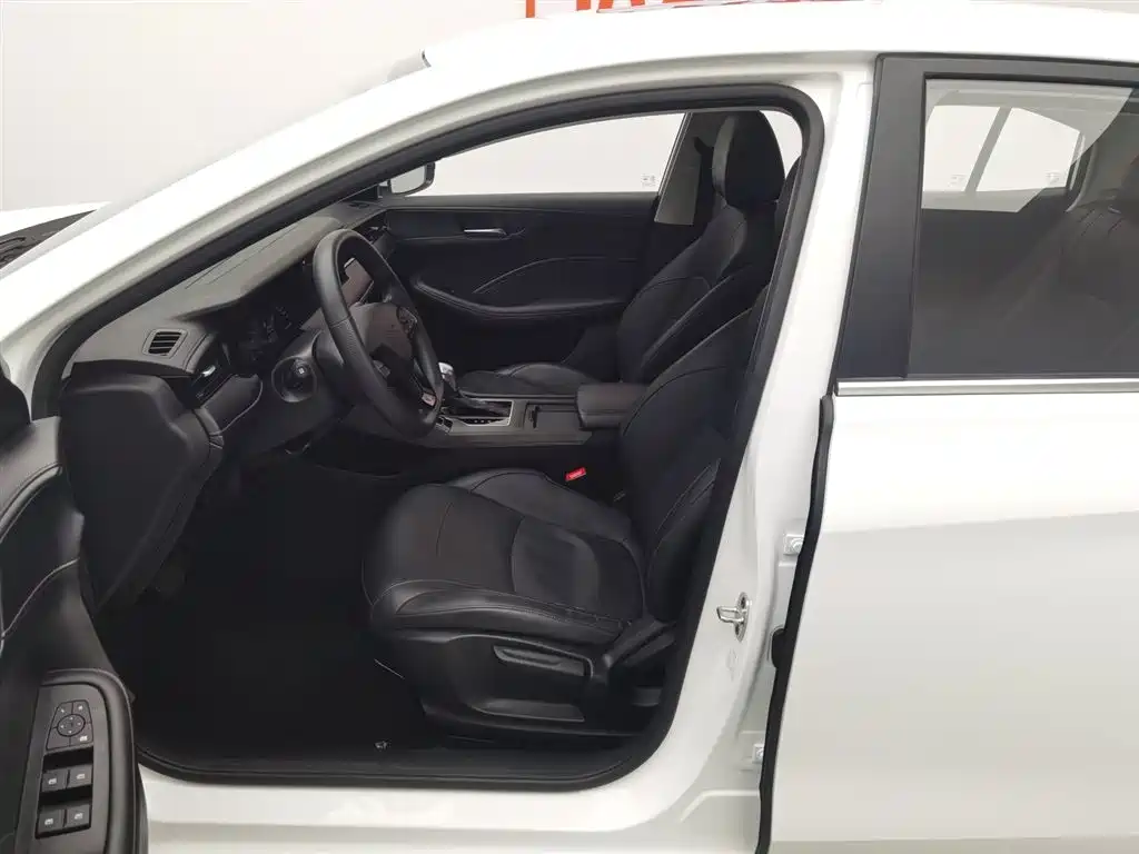 Roewe i5 2023 1.5L CVT Deluxe Edition купить на сайте DeffCars