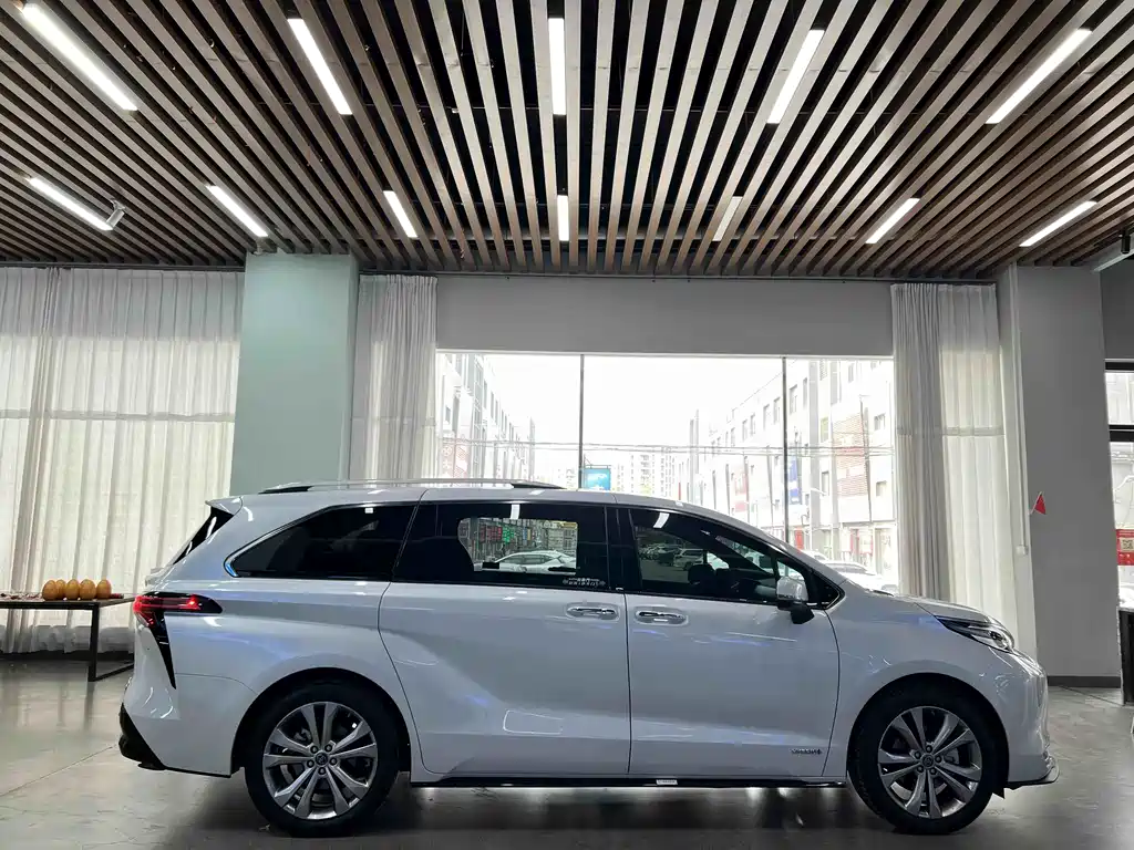 SIENNA 2023 2.5L Hybrid Extreme Edition купить на сайте DeffCars