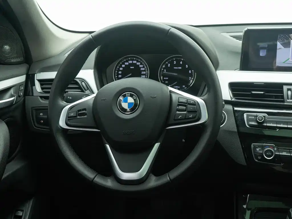 BMW X1 2019 sDrive20Li Leading Model купить на сайте DeffCars