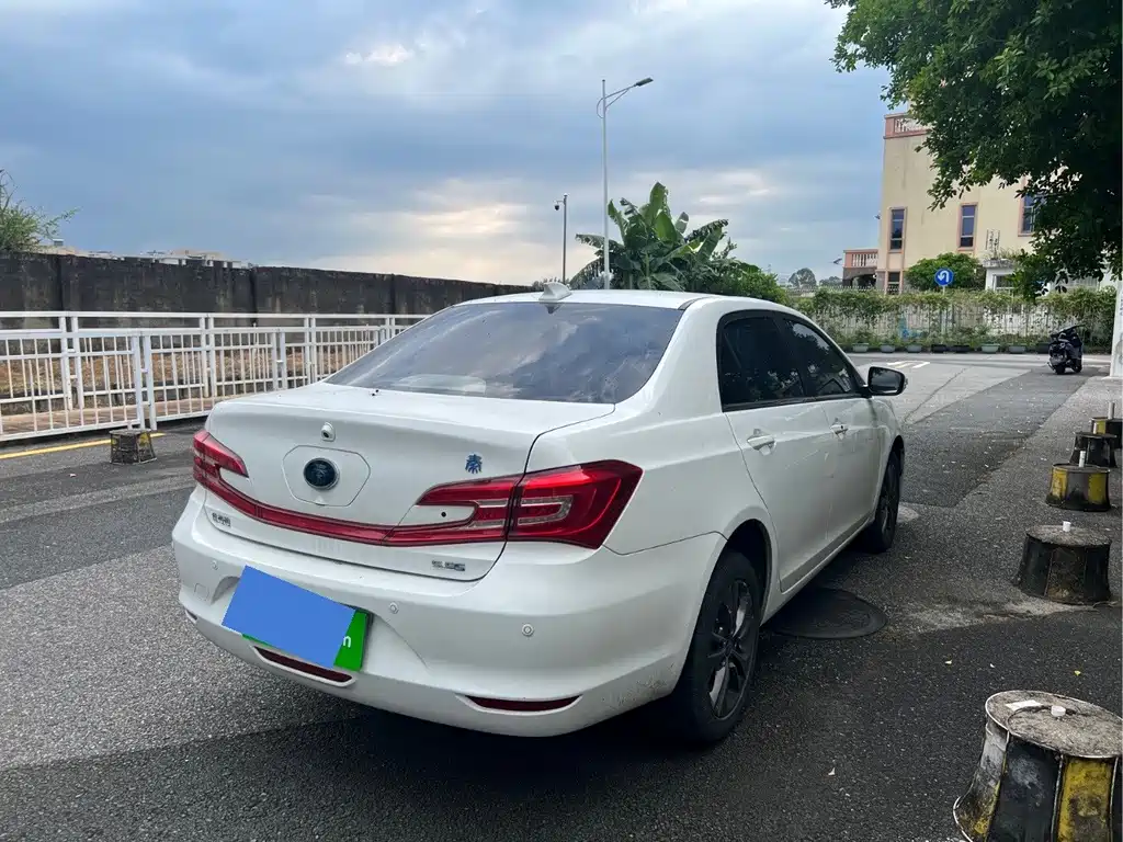 Qin New Energy 2017 1.5T Premium Model купить на сайте DeffCars
