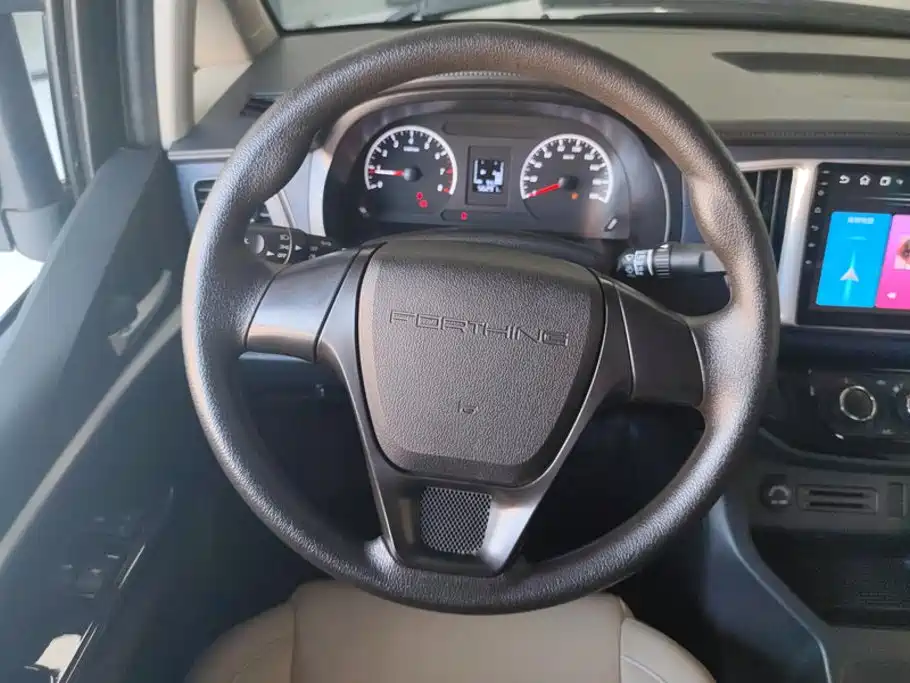 Lingzhi 2023 M5L 1.6L basic model 7 seats купить на сайте DeffCars